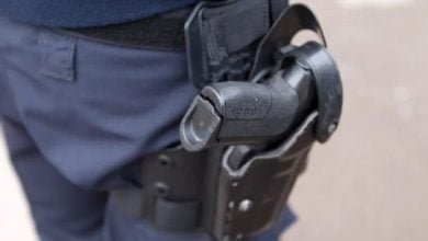 Incroyable: Ce policier vend son pistolet de service contre une somme de 40 000 francs CFA, les faits