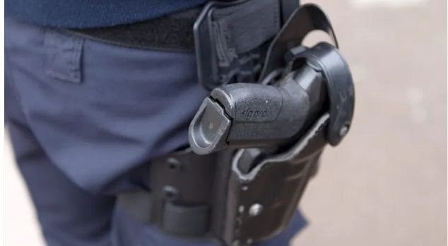 Incroyable: Ce policier vend son pistolet de service contre une somme de 40 000 francs CFA, les faits