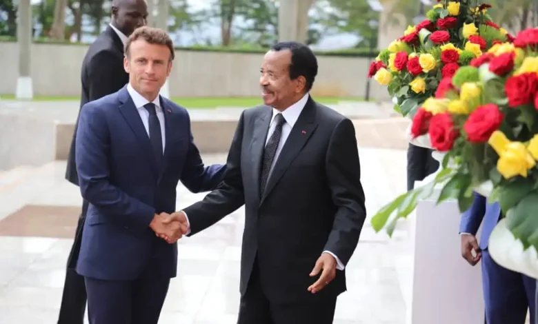 Emmanuel Macron et Paul Biya