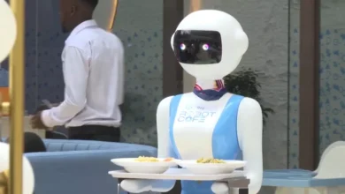 Des robots serveurs au Kenya