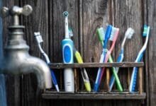 vous ne devez jamais laisser votre brosse à dents dans la salle de bain