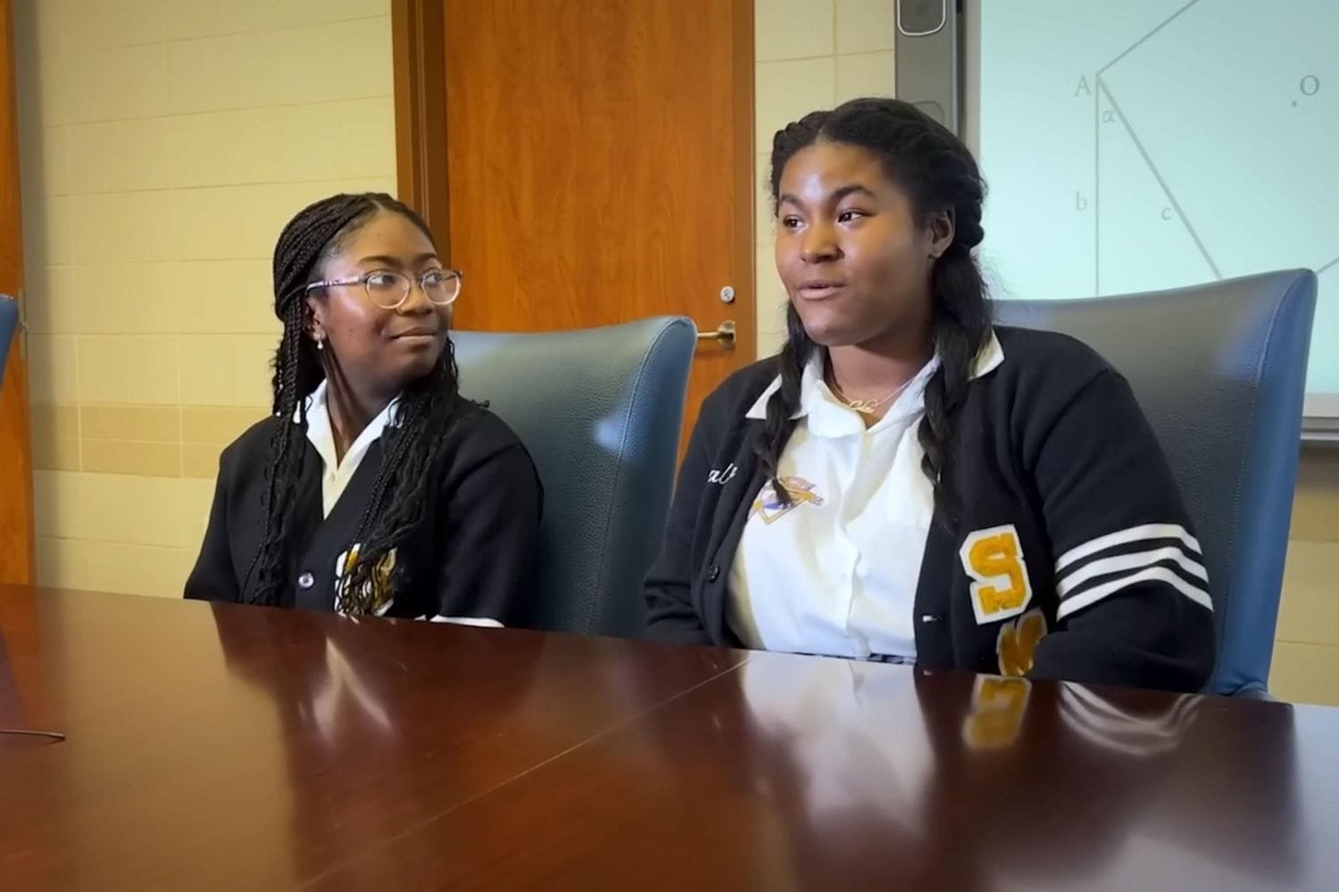 Calcea Johnson et Ne'Kiya Jackson Une énigme mathématique millénaire résolue par deux lycéennes africaines