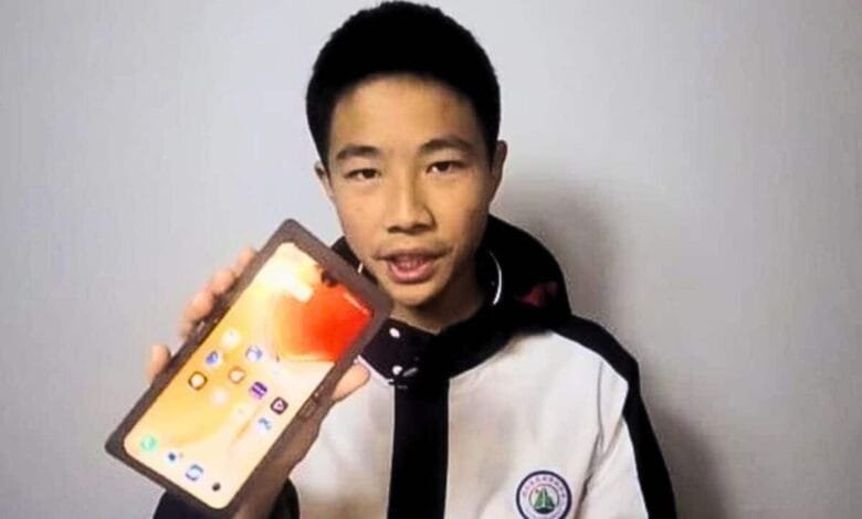 Lan Bowen chinois 17 ans smartphone.jpg