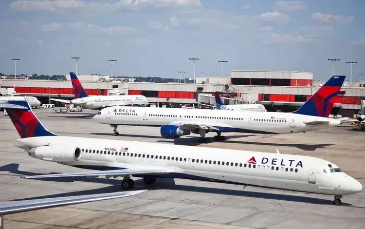 un moteur d’un avion Delta prend feu à l’aéroport d’Orlando